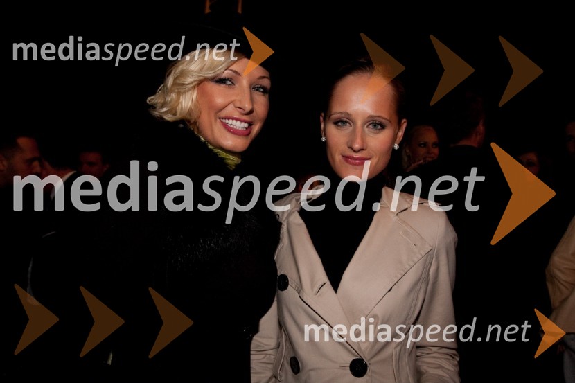 Maja Kljun, manekenka in Daniela Bervar, vodja Cotrugli Business School SlovenijaPink Si Sloveniji, koncert ob začetku delovanja v Sloveniji