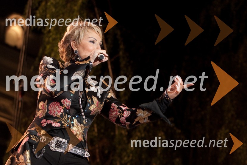 Lepa Brena oz. Fahreta Živojinović, srbska pevkaPink Si Sloveniji, koncert ob začetku delovanja v Sloveniji