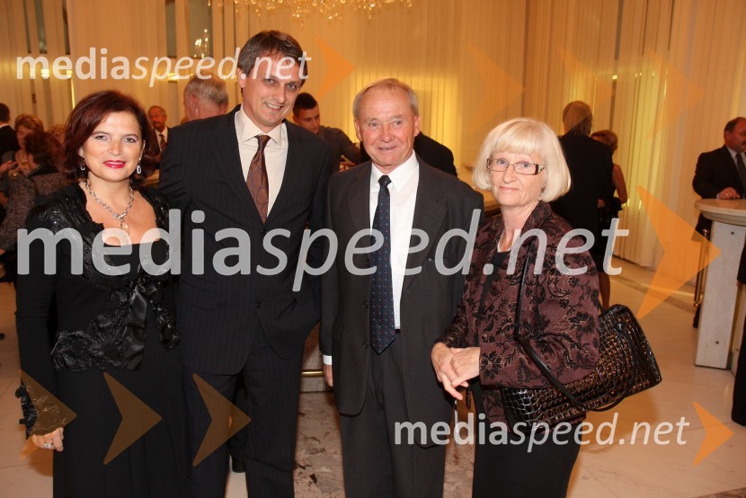 Tomaž Kancler, kandidat za župana Mestne občine Maribor in soproga Romanar ter dr. Alojz Križman, predsednik Športne zveze Maribor in soproga RenataLa boheme, premiera opere SNG Maribor