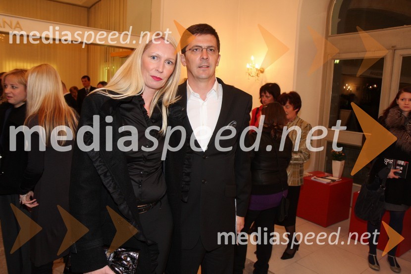 Božidar Novak, partner in svetovalec v komunikacijski skupini SPEM ter njegova soproga Barbara Novak, pomočnica ravnateljice OŠ Angela Besednjaka  	 
La boheme, premiera opere SNG Maribor