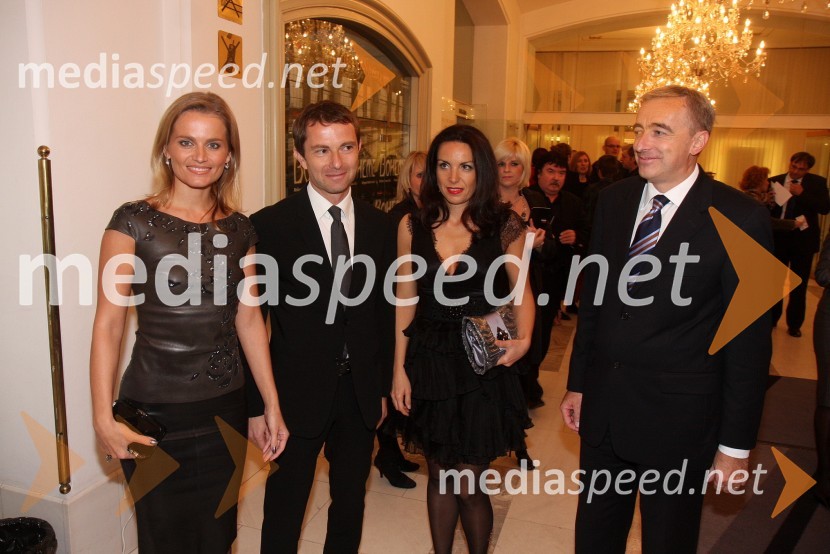 Katarina Kresal, ministrica za notranje zadeve RS, Tomaž Orešič, kandidat za župana Mestne občine Maribor, njegova soproga Tijana in Aleš Zalar, minister za pravosodjeLa boheme, premiera opere SNG Maribor