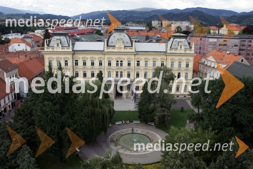 Pogled na Maribor iz zvonika Stolne cerkve. Rektorat Univerze v Mariboru, Slomškov trg MariborMaribor, Slovenija