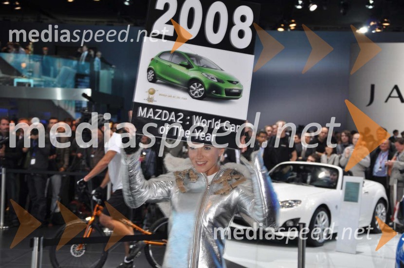 Dekleta Pariškega avtosalonaDekleta Pariškega avtosalona