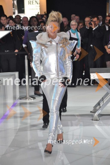 Dekleta Pariškega avtosalonaDekleta Pariškega avtosalona