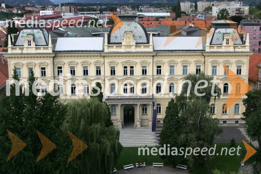 Pogled na Maribor iz zvonika Stolne cerkve. Rektorat Univerze v Mariboru, Slomškov trg MariborMaribor, Slovenija