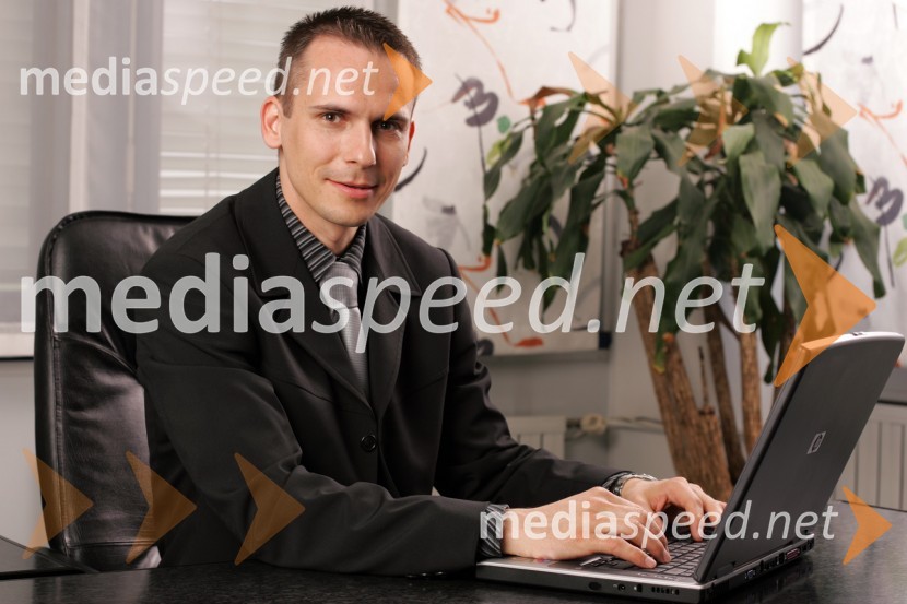 Dejan Kastelic, tehnični direktor v podjetju AmisAmis, uprava