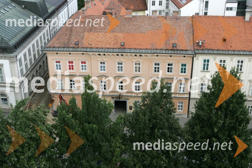 Pogled na Maribor iz zvonika Stolne cerkve. Stavba Krekove banke, Slomškov trg MariborMaribor, Slovenija