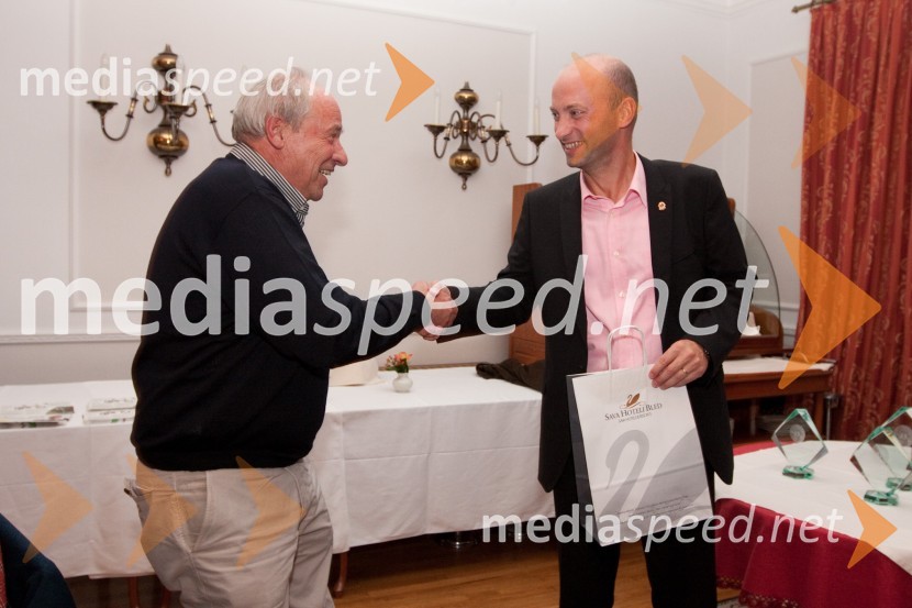 Ernst Sztrberny in Tomaž Kastelic, nekdanji predsednik lions kluba Bled golf1. mednarodni dobrodelni golf turnir Lions Alpe Adria 2010