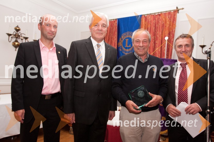 Tomaž Kastelic, nekdanji predsednik lions kluba Bled golf, Zvone Špec, predsednik lions kluba Bled, Ernst Sztrberny in Gerry Jekl1. mednarodni dobrodelni golf turnir Lions Alpe Adria 2010