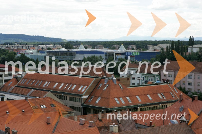 Pogled na Maribor iz zvonika Stolne cerkve.Maribor, Slovenija