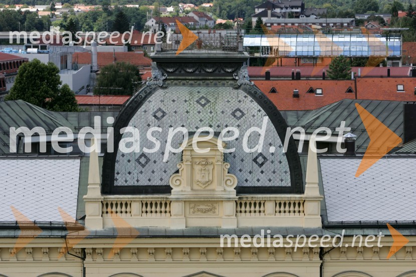 Pogled na Maribor iz zvonika Stolne cerkve. Rektorat Univerze v Mariboru, Slomškov trgMaribor, Slovenija
