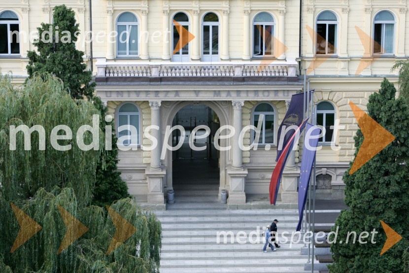 Pogled na Maribor iz zvonika Stolne cerkve. Rektorat Univerze v Mariboru, Slomškov trgMaribor, Slovenija