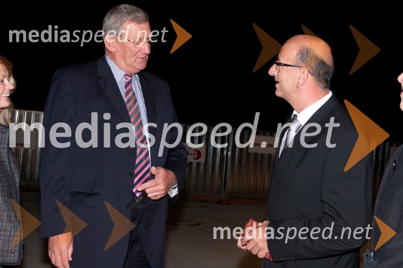 	Helmut Schodl, direktor podjetja Hofer in Heinz Slesak, generalni direktor Porsche Slovenija d.o.o.José Carreras, koncert opernega pevca