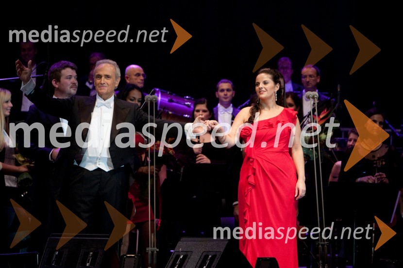 José Carreras, tenorist in Celina Byrne, operna pevkaJosé Carreras, koncert opernega pevca