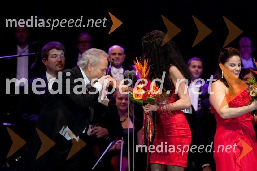 José Carreras, tenorist in Tina Gaber, Miss Hawaiian Tropic 2008José Carreras, koncert opernega pevca