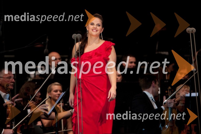 Celina Byrne, operna pevkaJosé Carreras, koncert opernega pevca