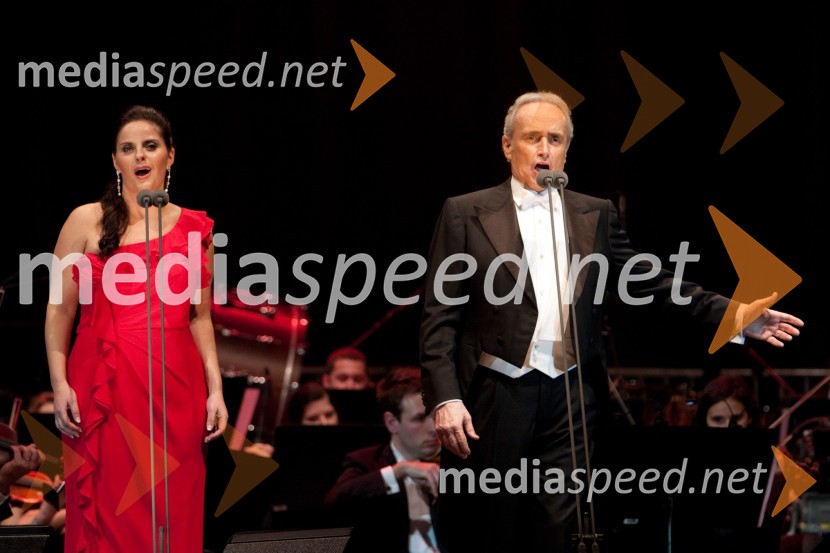 Celina Byrne, operna pevka in José Carreras, tenoristJosé Carreras, koncert opernega pevca