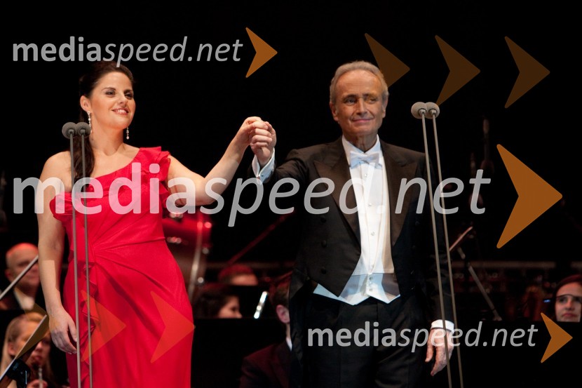 Celina Byrne, operna pevka in José Carreras, tenoristJosé Carreras, koncert opernega pevca