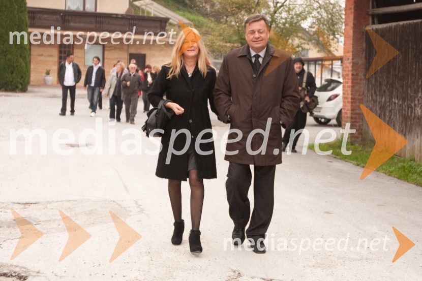 Zoran Jankovič, župan mestne občine Ljubljana in soproga MijaSvoj glas na volitvah je oddal župan Mestne občine Ljubljana Zoran Jankovič