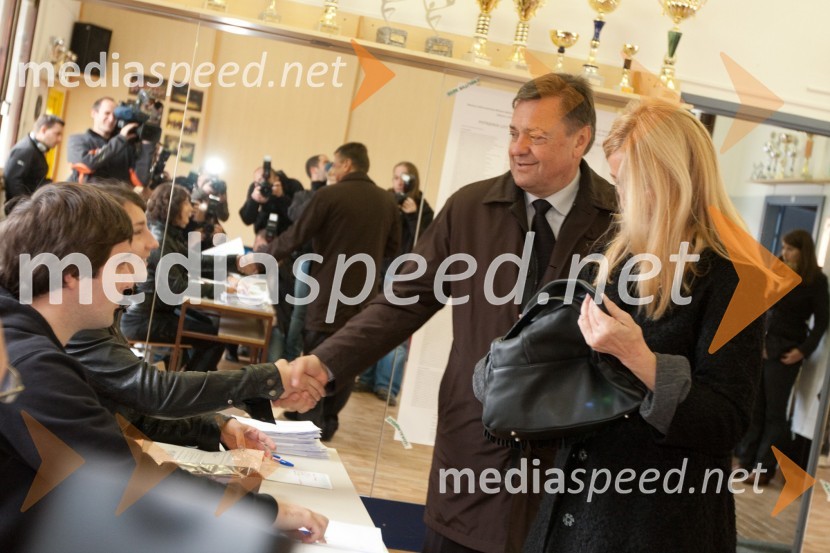 Zoran Jankovič, župan mestne občine Ljubljana in soproga MijaSvoj glas na volitvah je oddal župan Mestne občine Ljubljana Zoran Jankovič