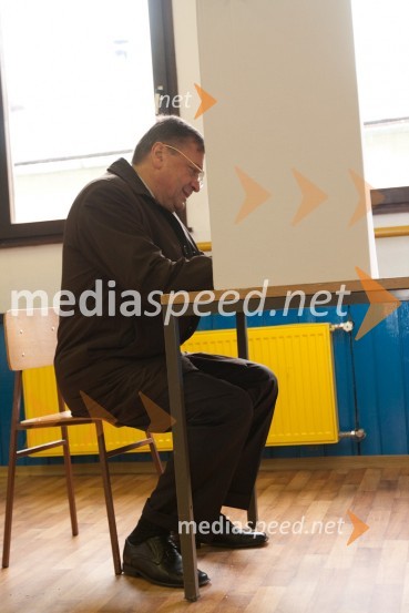 Zoran Jankovič, župan mestne občine Ljubljana
Svoj glas na volitvah je oddal župan Mestne občine Ljubljana Zoran Jankovič