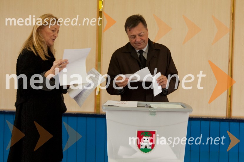 Mija Jankovič in soprog Zoran Jankovič, župan mestne občine LjubljanaSvoj glas na volitvah je oddal župan Mestne občine Ljubljana Zoran Jankovič