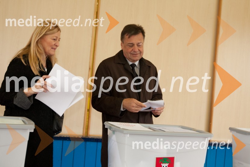 Mija Jankovič in soprog Zoran Jankovič, župan mestne občine LjubljanaSvoj glas na volitvah je oddal župan Mestne občine Ljubljana Zoran Jankovič