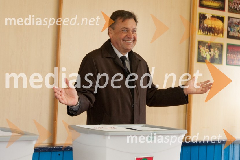Zoran Jankovič, župan mestne občine Ljubljana
Svoj glas na volitvah je oddal župan Mestne občine Ljubljana Zoran Jankovič