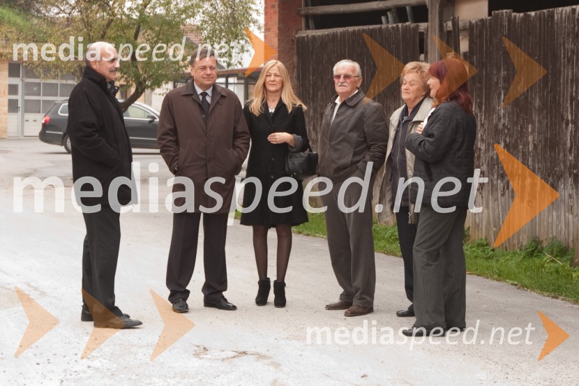 Zoran Jankovič, župan mestne občine Ljubljana, soproga Mija in mestni svetnikiSvoj glas na volitvah je oddal župan Mestne občine Ljubljana Zoran Jankovič