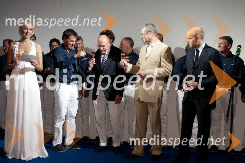 	 Anja Tomažin, voditeljica prireditve, Flavio Favini, skiper, Igor Simčič, jadralec, Alexander Medvedev, Director-General of Gazprom Export in Simon Simčič, vinarPredstavitev ekipe Esimit Europa 2