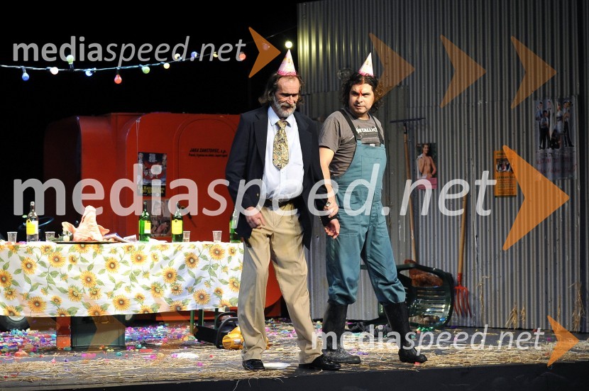 Priklon igralcevŽupanova Micka, premiera komedije SLG Celje