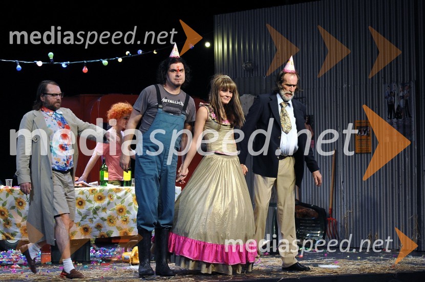 Priklon igralcevŽupanova Micka, premiera komedije SLG Celje