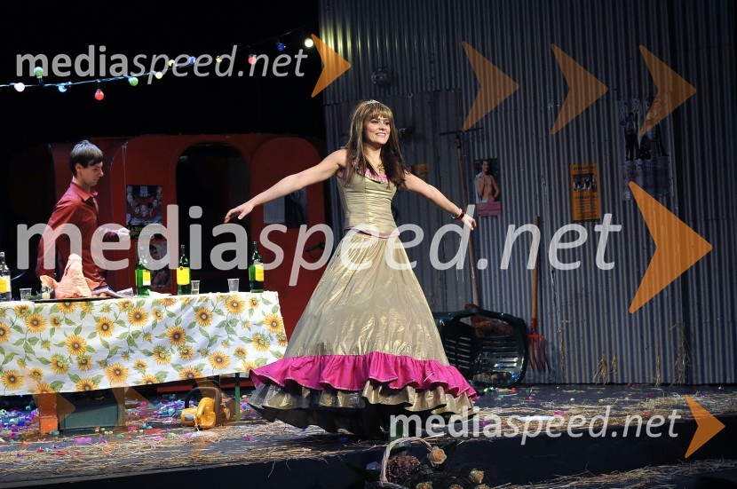 Pia Zemljič, igralkaŽupanova Micka, premiera komedije SLG Celje