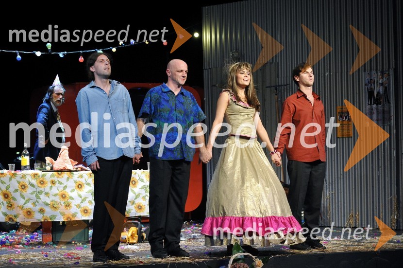 Priklon igralcevŽupanova Micka, premiera komedije SLG Celje