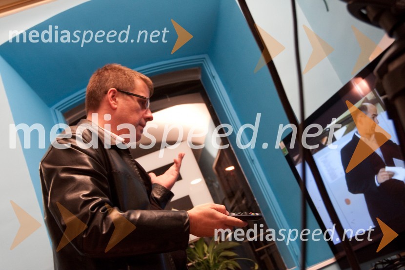 Jani Möderndorfer, podžupan LjubljaneSpremljanje rezultatov v štabu Zorana Jankoviča