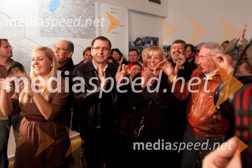 Jani Möderndorfer, podžupan Ljubljane, Jadranka Dakić, podžupanja Ljubljane in Aleš Čerin, podžupan LjubljaneSpremljanje rezultatov v štabu Zorana Jankoviča