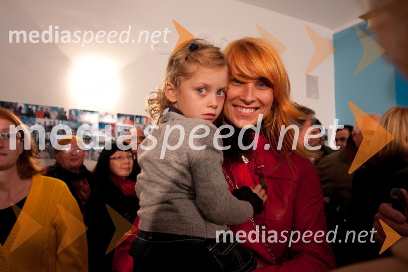 Vesna Jankovič in hči JuliaSpremljanje rezultatov v štabu Zorana Jankoviča