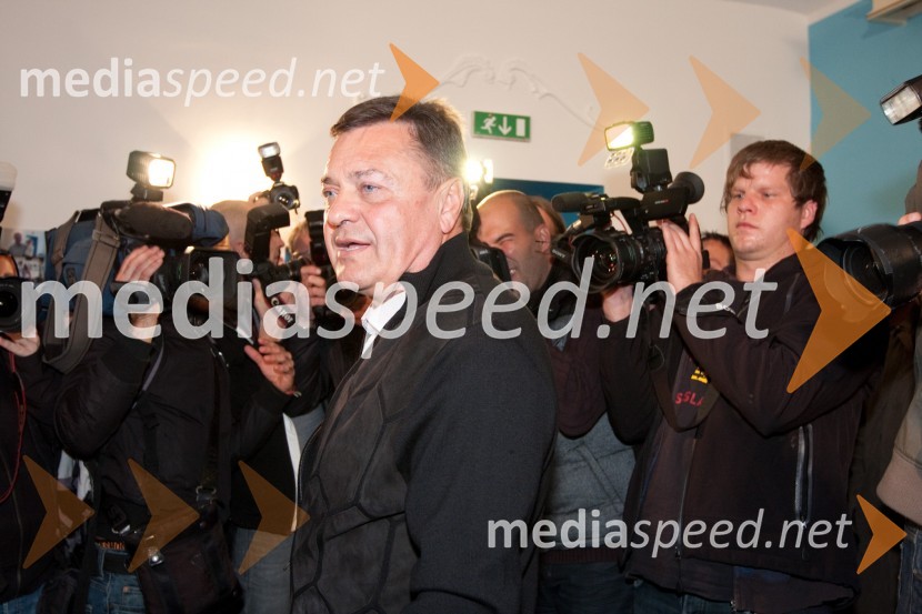 	 Zoran Jankovič, župan mestne občine LjubljanaSpremljanje rezultatov v štabu Zorana Jankoviča