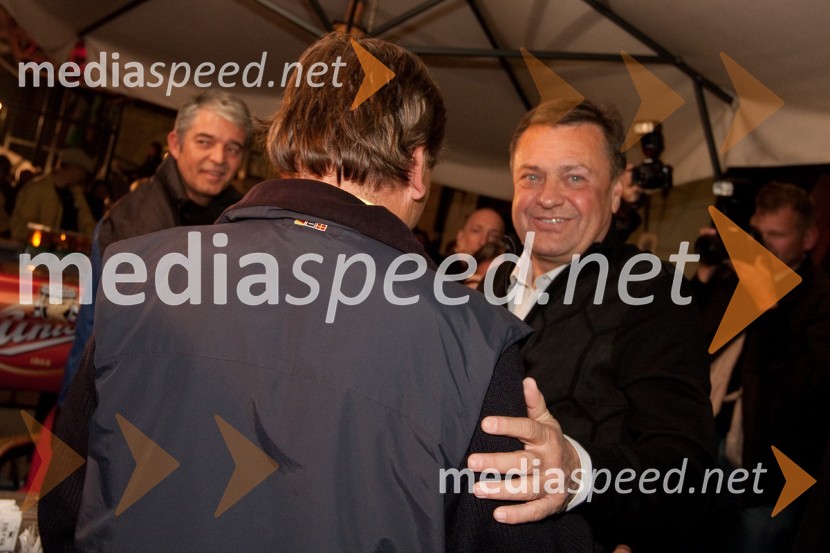 ... in Zoran Jankovič, župan mestne občine LjubljanaSpremljanje rezultatov v štabu Zorana Jankoviča