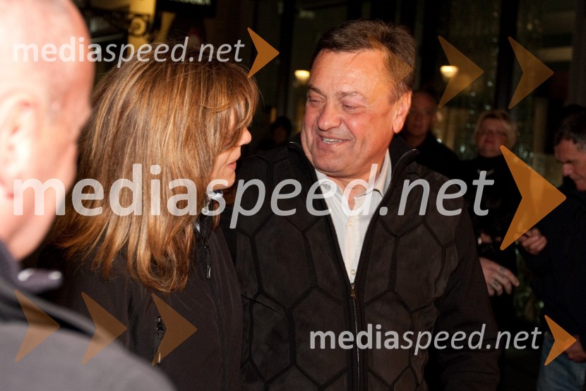 ... in Zoran Jankovič, župan mestne občine LjubljanaSpremljanje rezultatov v štabu Zorana Jankoviča