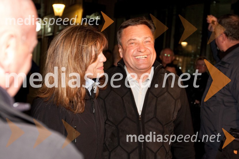 ... in Zoran Jankovič, župan mestne občine LjubljanaSpremljanje rezultatov v štabu Zorana Jankoviča