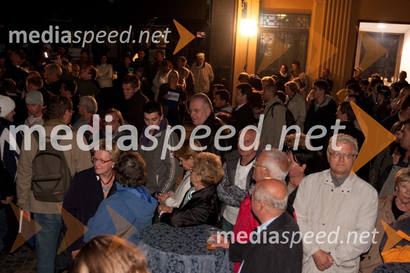 Spremljanje rezultatov v štabu Zorana Jankoviča