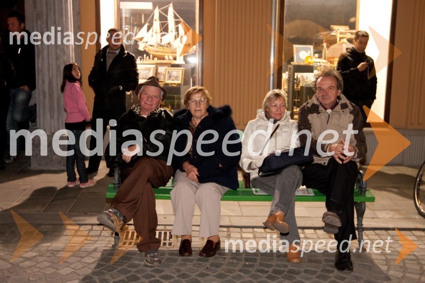 Spremljanje rezultatov v štabu Zorana Jankoviča