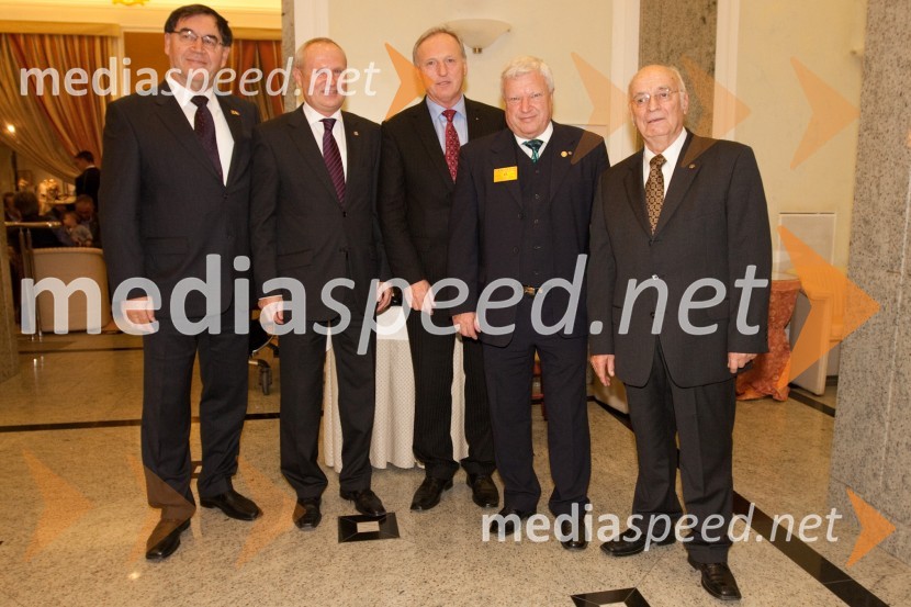 Anton Končnik, asistent guvernerja, Edi Stropnik, asistent guvernerja, Otmar Zorn, asistent guvernerja rotary distrikta 1910, Peter Herbich, past guverner in Stanko OjnikRotary club Ljubljana praznoval 20 let