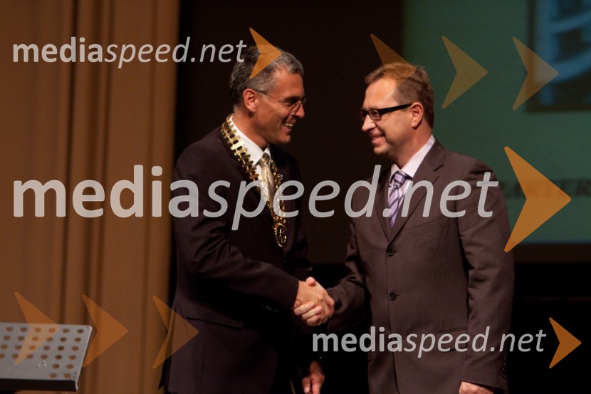 Črtomir Remec, predsednik Rotary cluba 2010 in Marko Filli, generalni direktor RTV SlovenijaRotary club Ljubljana praznoval 20 let