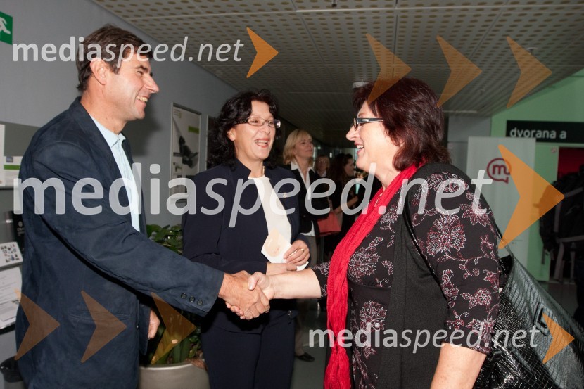 mag. Lilijana Kornhauser Cerar, Slovenka leta 2007, pediatrinja s spremljevalcem in Sonja Grizila, namestnica urednice revije JanaZnanstvenica leta 2010