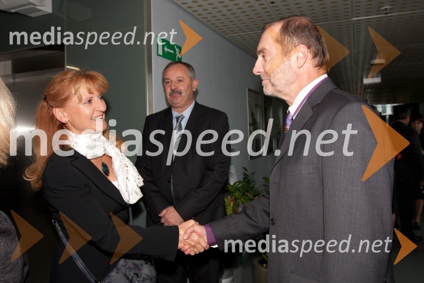 dr. Bojana Žvan, predstojnica Kliničnega oddelka za nevrologijo na ljubljanskem UKC, znanstvenica leta 2009 in Samo Žargi, direktor dogodkov pri Delu revijeZnanstvenica leta 2010