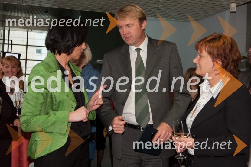 Melita Berzelak, glavna in odgovorna urednica revije Jana, Gregor Golobič, minister za visoko šolstvo, znanost in tehnologijo in Alenka Avberšek, Gospodarska zbornica SlovenijeZnanstvenica leta 2010