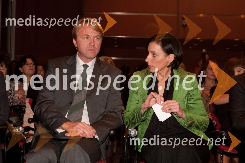 Gregor Golobič, minister za visoko šolstvo, znanost in tehnologijo in Melita Berzelak, glavna in odgovorna urednica revije JanaZnanstvenica leta 2010