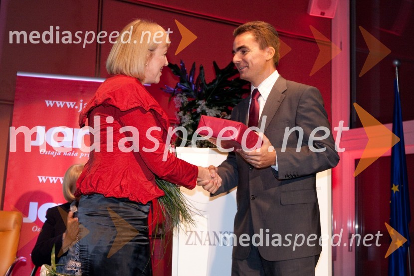 prof. dr. Renata Salecl, znanstvenica leta 2010 in Danilo Tomšič, direktor področja prodaja in marketing v podjetju MobitelZnanstvenica leta 2010